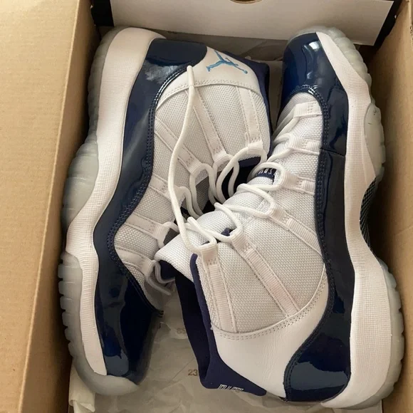 Air Jordan 11 Retro BG - Picture 2 of 4